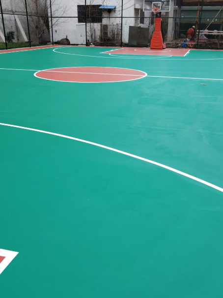 冷水江 球场长期使用易出现地面开裂